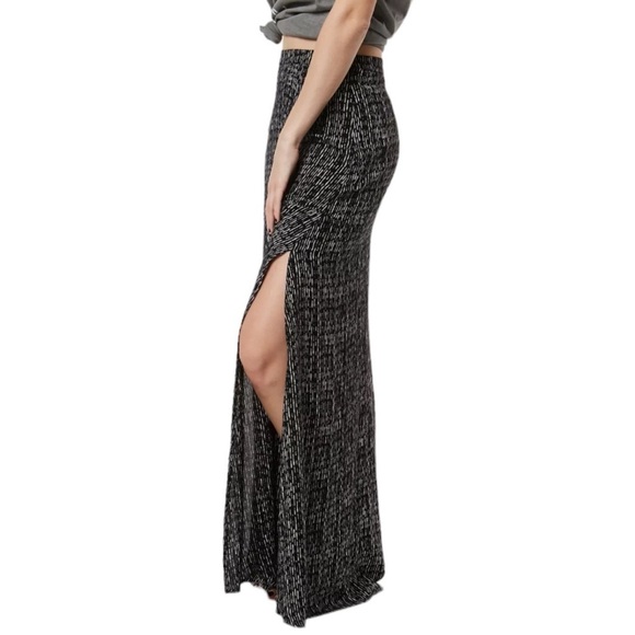 NEW O’Neill Ashton Printed Maxi Skirt Size M - Picture 2 of 9